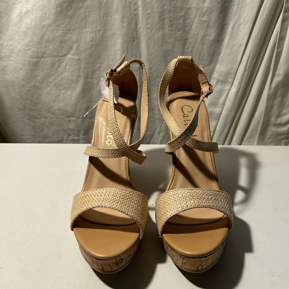 Callisto Ivory color textured material platform sandals size 11 NWT